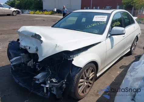 2009 Mercedes-Benz C 300 Luxury 4Matic/Sport 4Matic from USA, damaged, VIN WDDGF81X09F250443